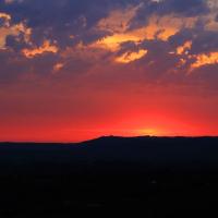 Eclipse lunaire et coucher de soleil à Puy d'Arnac 27.07.18